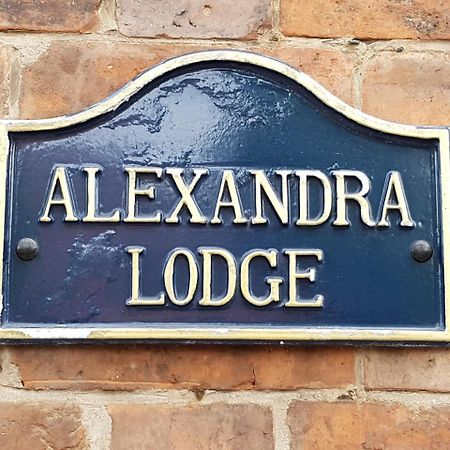 Alexandra Lodge Guest House Chester Bagian luar foto