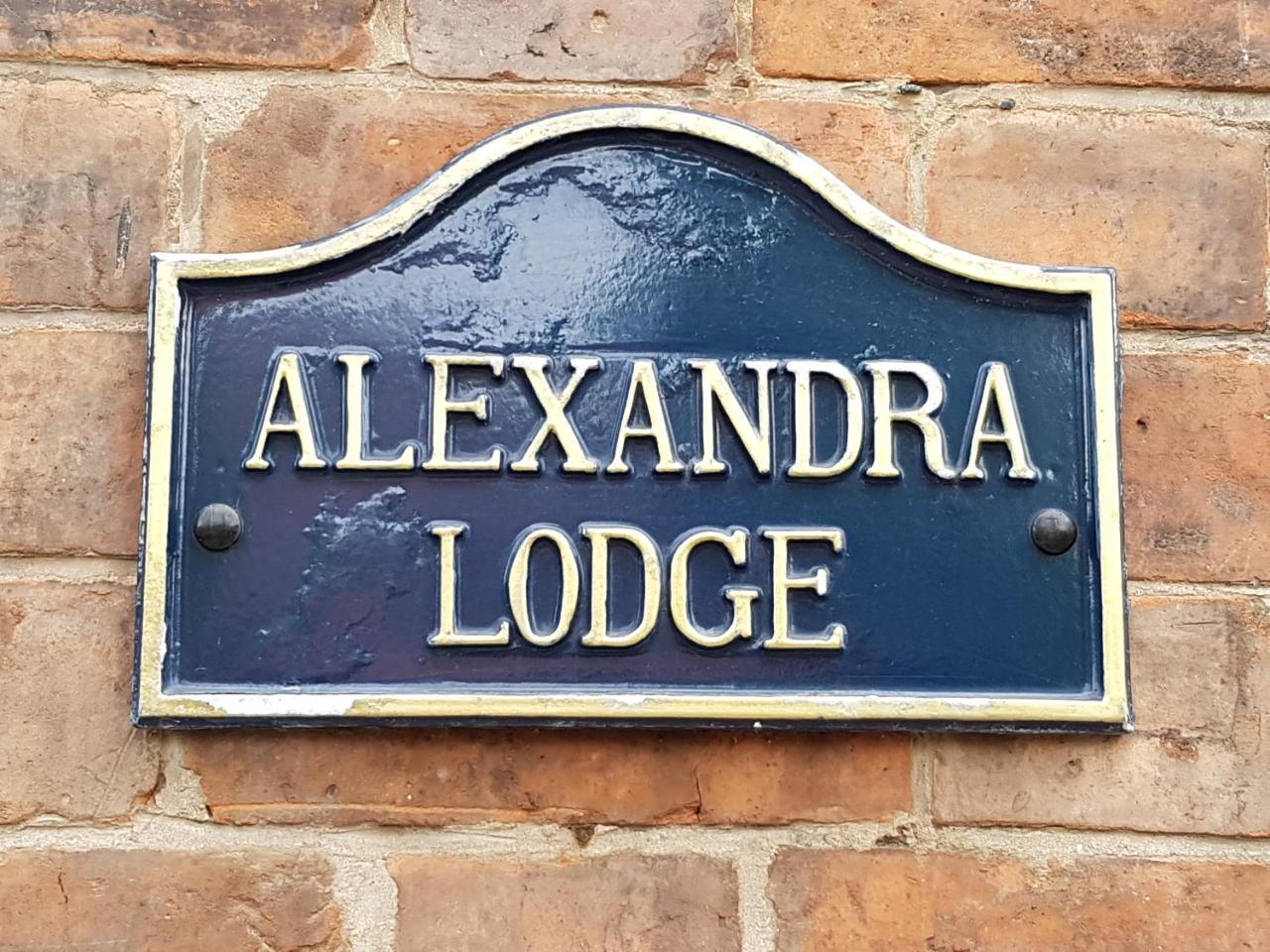 Alexandra Lodge Guest House Chester Bagian luar foto